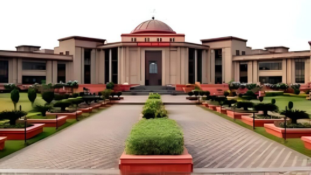 CG News: पटवारी सच्चिदानंद साहू के विरुद्ध विभागीय जांच के निर्देश पर रोक, हाई कोर्ट ने अधिकारियों को भेजा नोटिस पटवारी